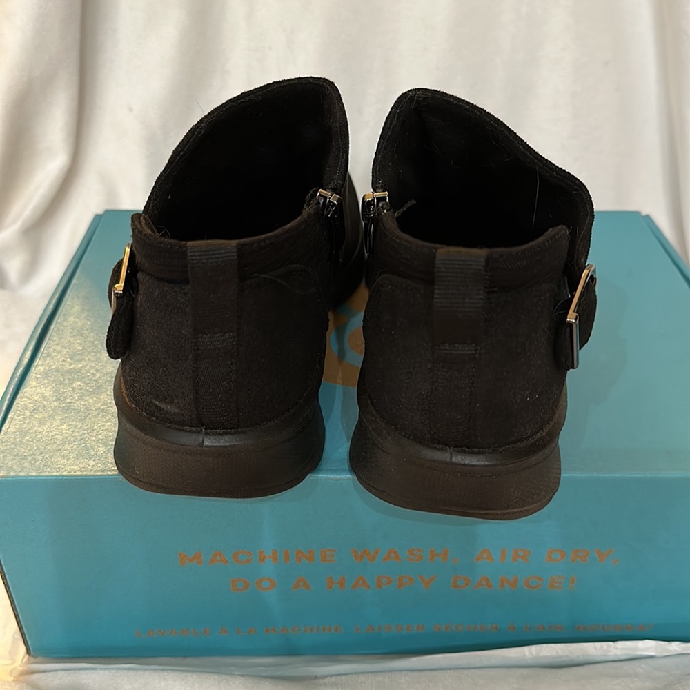 Bzees Get Together Machine Washable Ankle Bootie - Picture 5 of 7